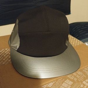 Lululemon city street 5 panel reflective hat
